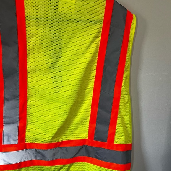Pyramex Hi Viz Imperfection
Safety Vest Sz Large - Picture 7 of 8